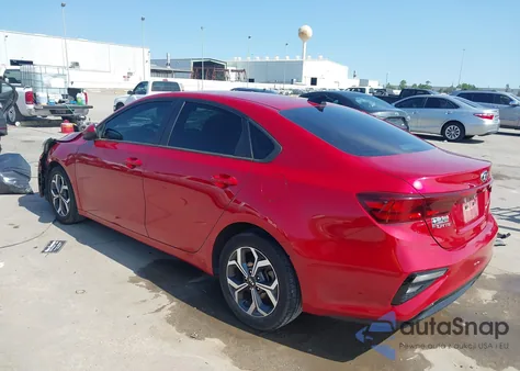 2021 Kia Forte Lxs z USA, uszkodzony, nr VIN 3KPF24AD1ME269411